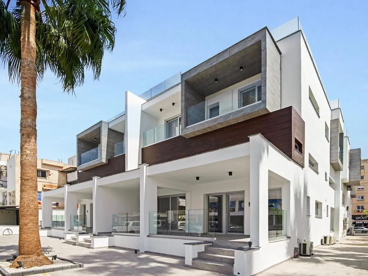 Sanders Crystal Larnaca Apartment