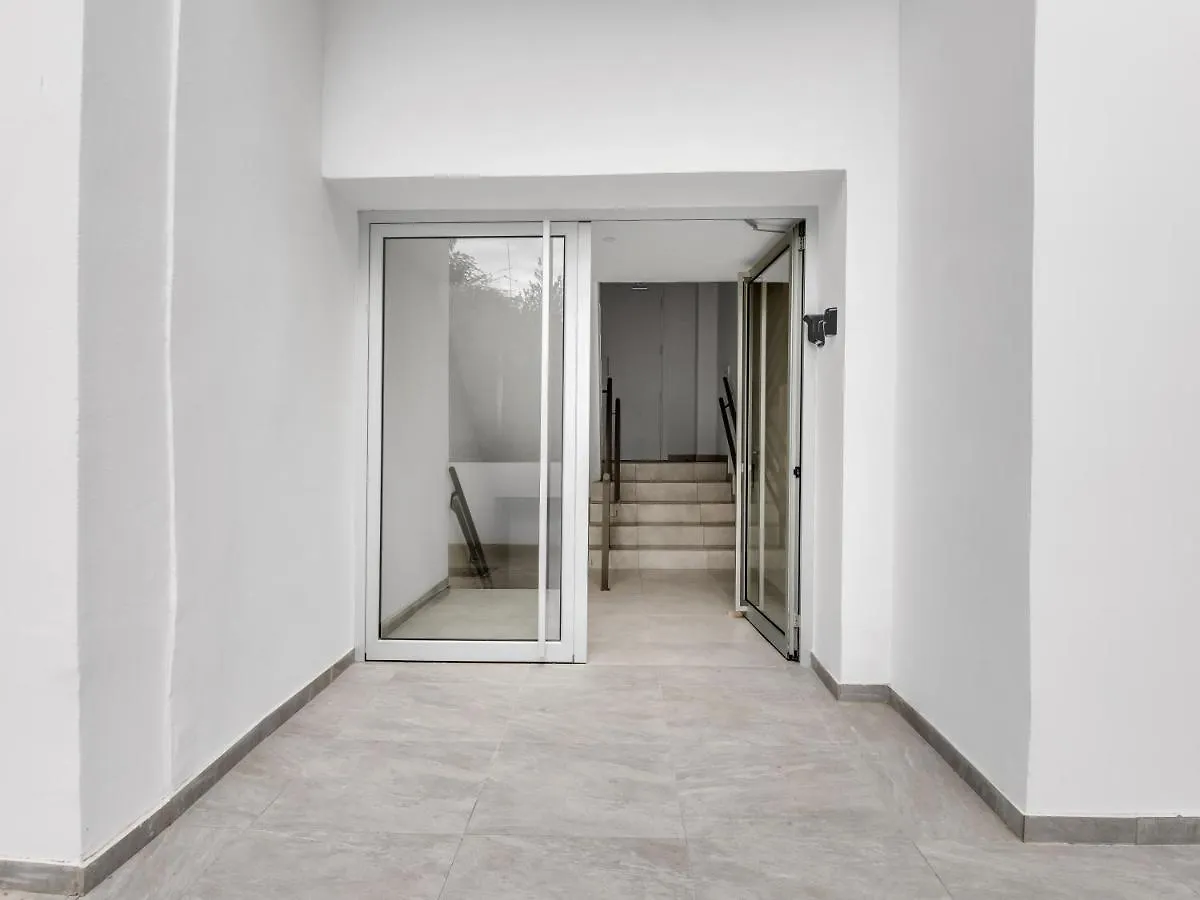 Sanders Crystal Larnaca